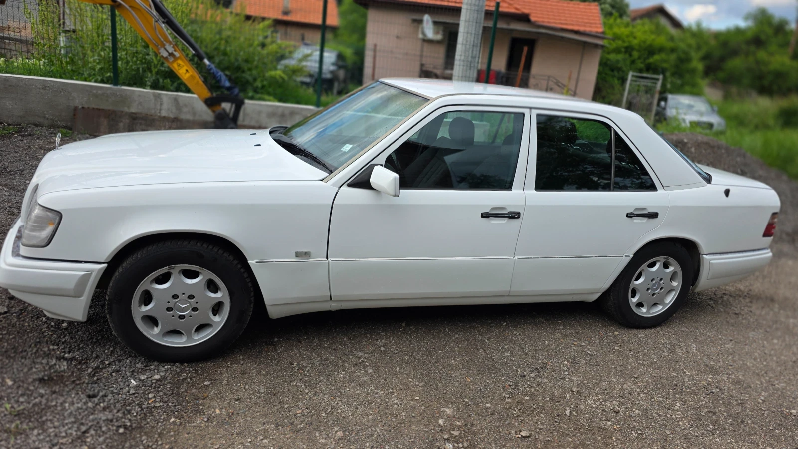 Mercedes-Benz E 200, снимка 5 - Автомобили и джипове - 54808943