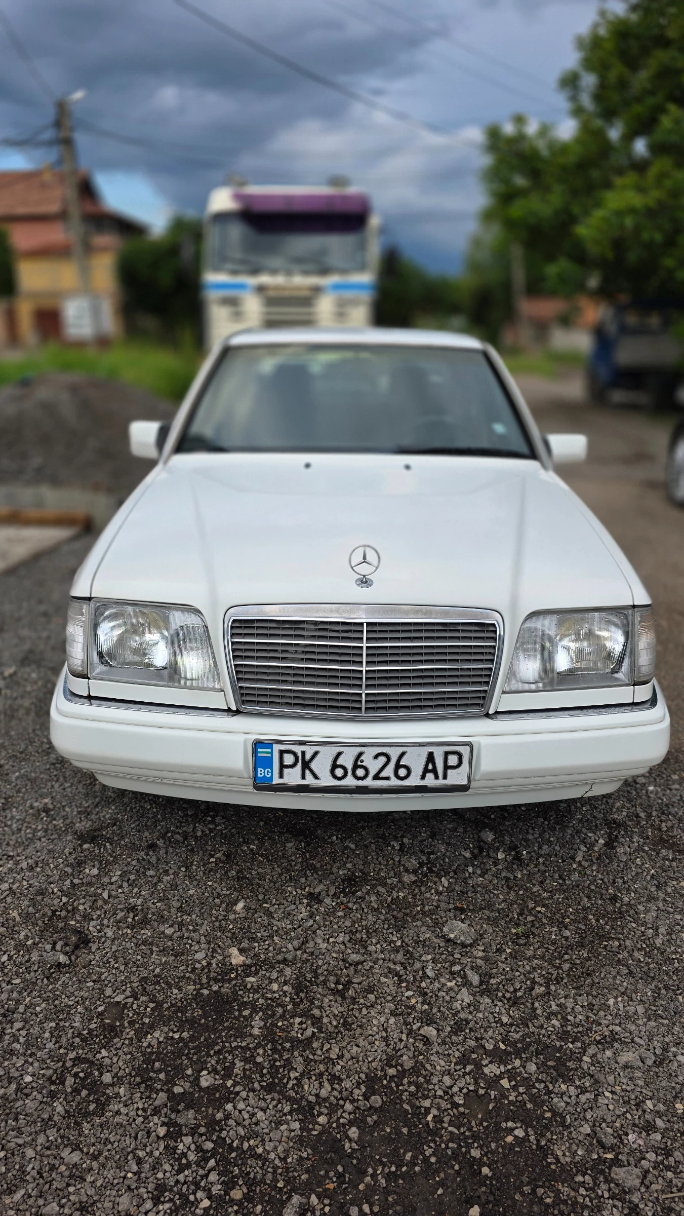 Mercedes-Benz E 200, снимка 3 - Автомобили и джипове - 54808943