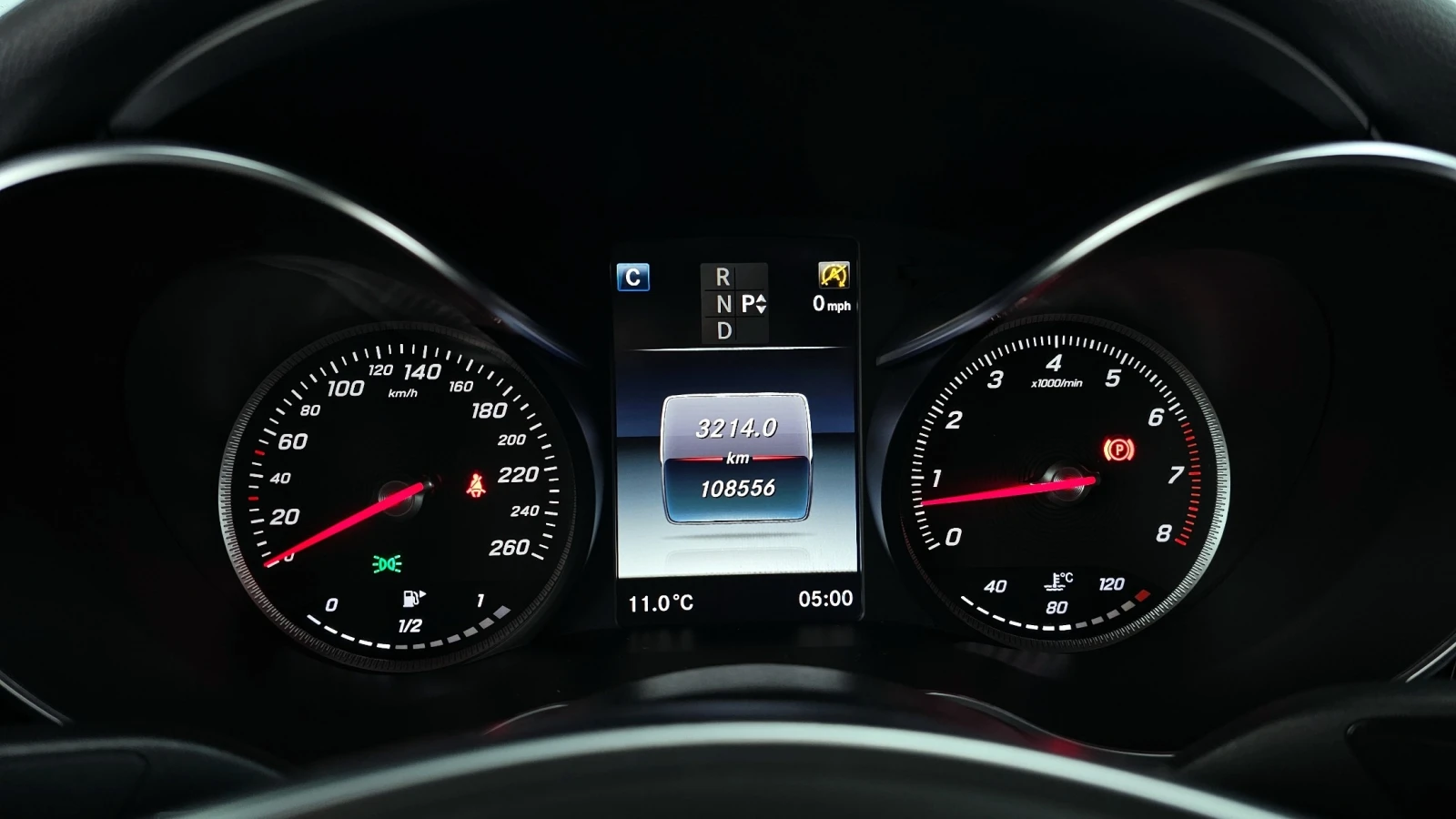 Mercedes-Benz C 200 AMG line/Head up//Подгрев/ПАНО/ЛЕНТИ, снимка 8 - Автомобили и джипове - 55009672