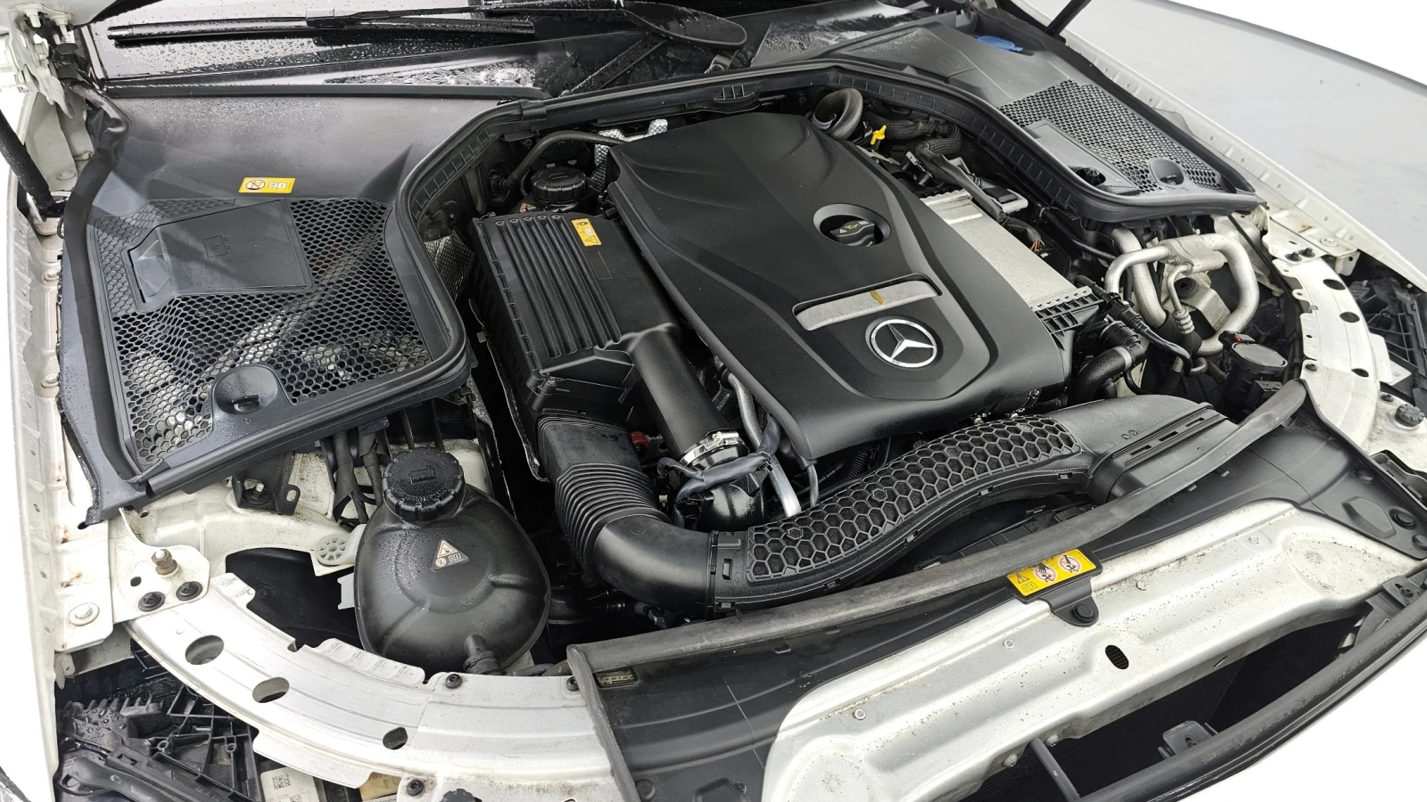 Mercedes-Benz C 200 AMG line/Head up//Подгрев/ПАНО/ЛЕНТИ, снимка 6 - Автомобили и джипове - 55009672