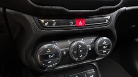 Jeep Renegade 2.4* ЛЮК* ПОДГРЕВ ВОЛАН* КРАЙНА ЦЕНА, снимка 16