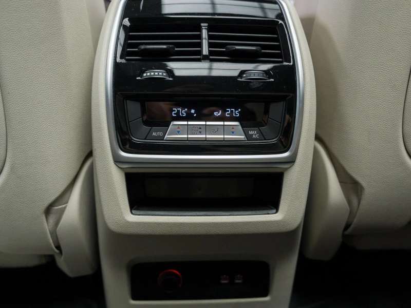 BMW X7 XDRIVE* M-PACK* H&K* 360* Pano* HUD* Подгрев* Кожа, снимка 14 - Автомобили и джипове - 53161985