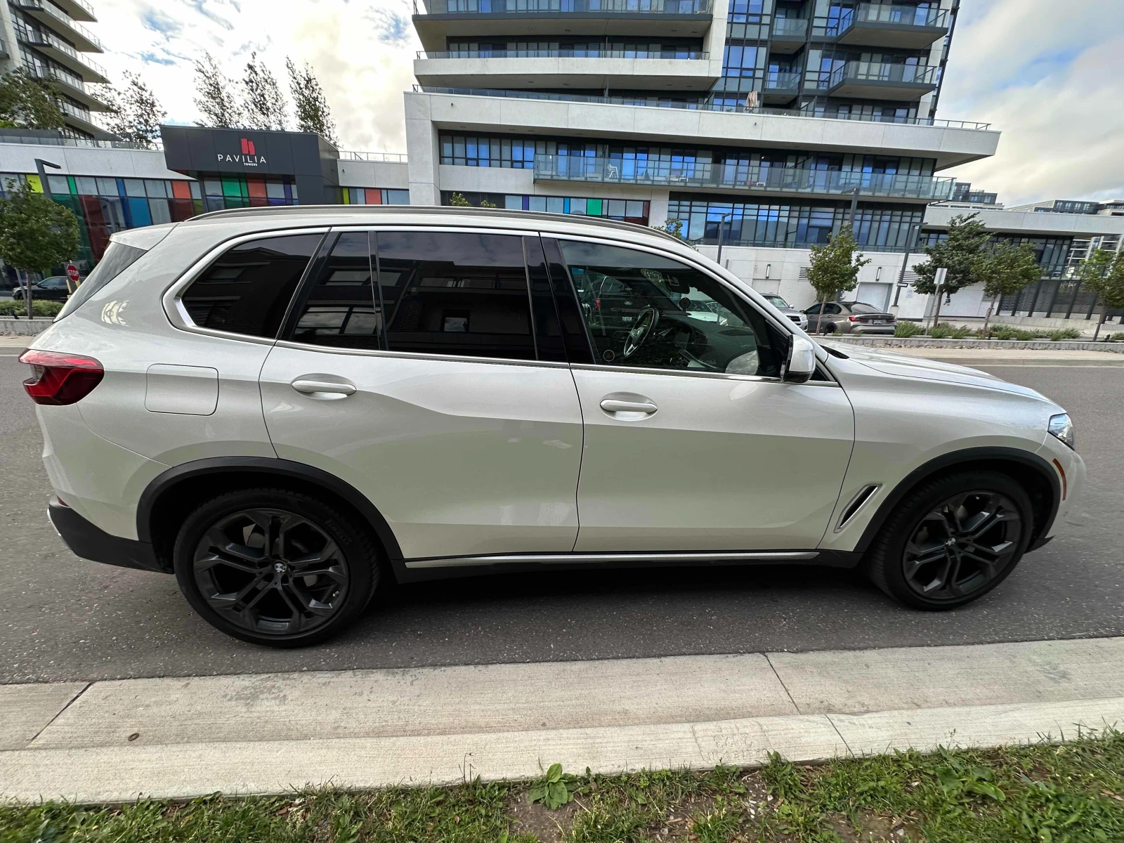 BMW X5 xDrive40i * Keyless * CARFAX * АВТО КРЕДИТ * , снимка 4 - Автомобили и джипове - 54974933