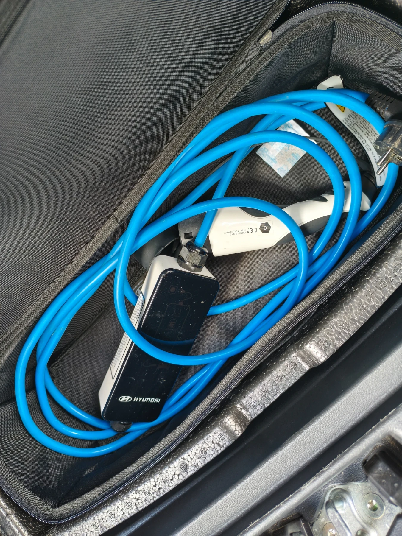 Hyundai Kona Premium 64kw, снимка 13 - Автомобили и джипове - 55399682