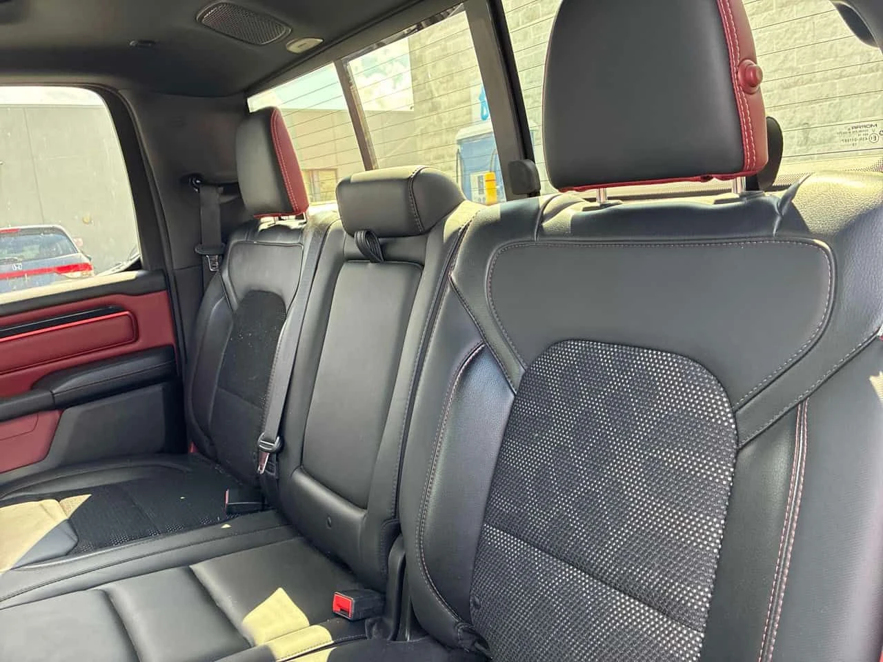 Dodge RAM 1500 Rebel/CARFAX/КОЖА/5.7/ВЪЗДУШНО ОКАЧВАНЕ/КЛИП, снимка 17 - Автомобили и джипове - 55583479