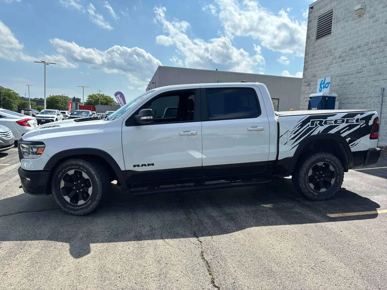 Dodge RAM 1500 Rebel/CARFAX/КОЖА/5.7/ВЪЗДУШНО ОКАЧВАНЕ/КЛИП, снимка 2 - Автомобили и джипове - 55583479