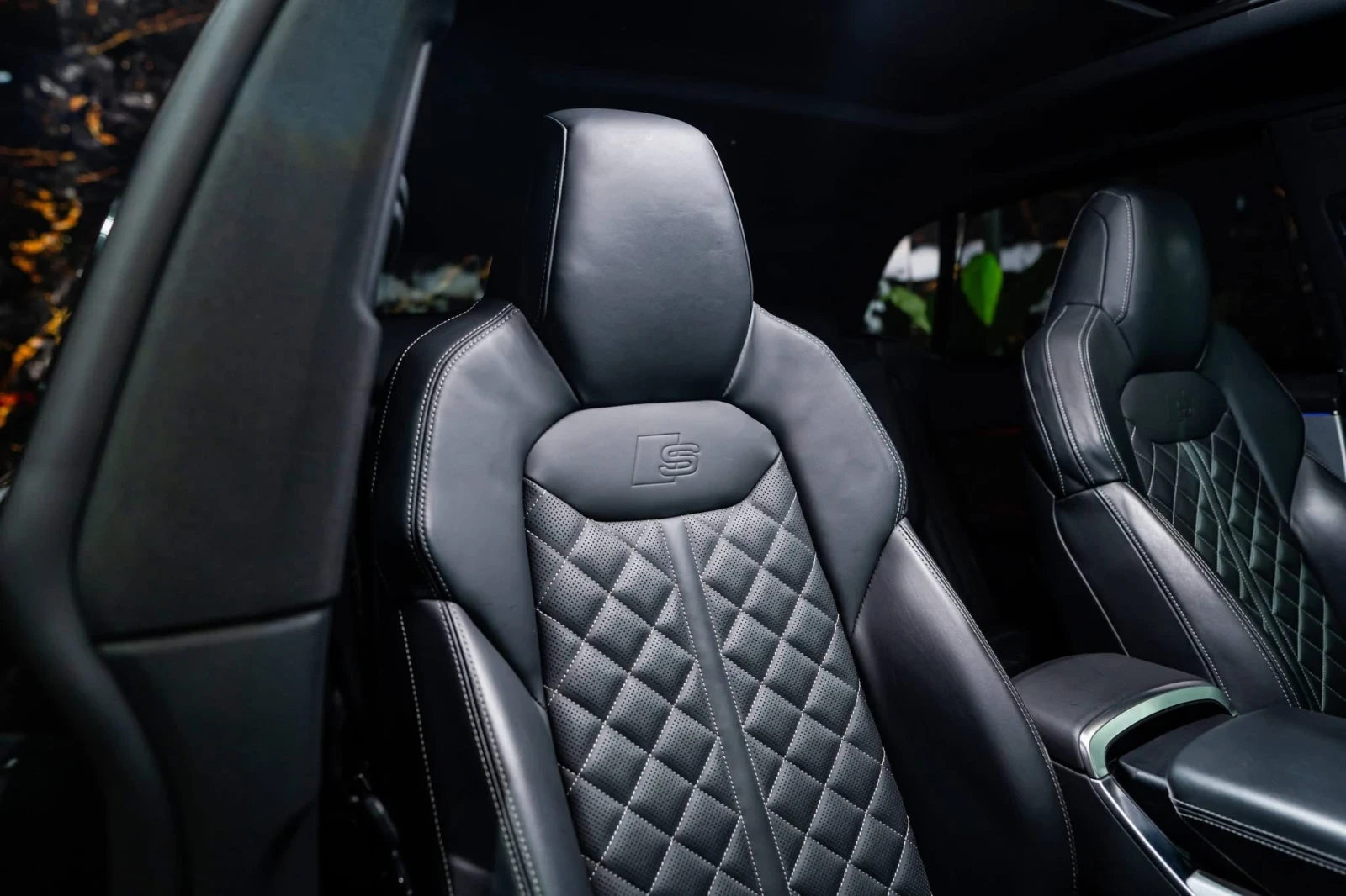 Audi SQ8 4.0D V8 MATRIX ПАНО B&O HUD ЛИЗИНГ 100% , снимка 14 - Автомобили и джипове - 55962359
