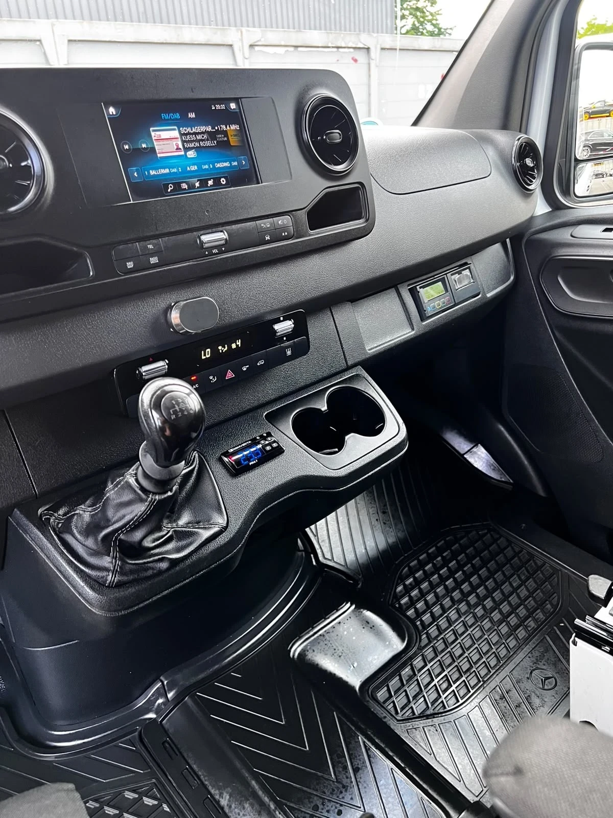 Mercedes-Benz Sprinter 317 хладилен  уникат макси, снимка 9 - Бусове и автобуси - 55580409