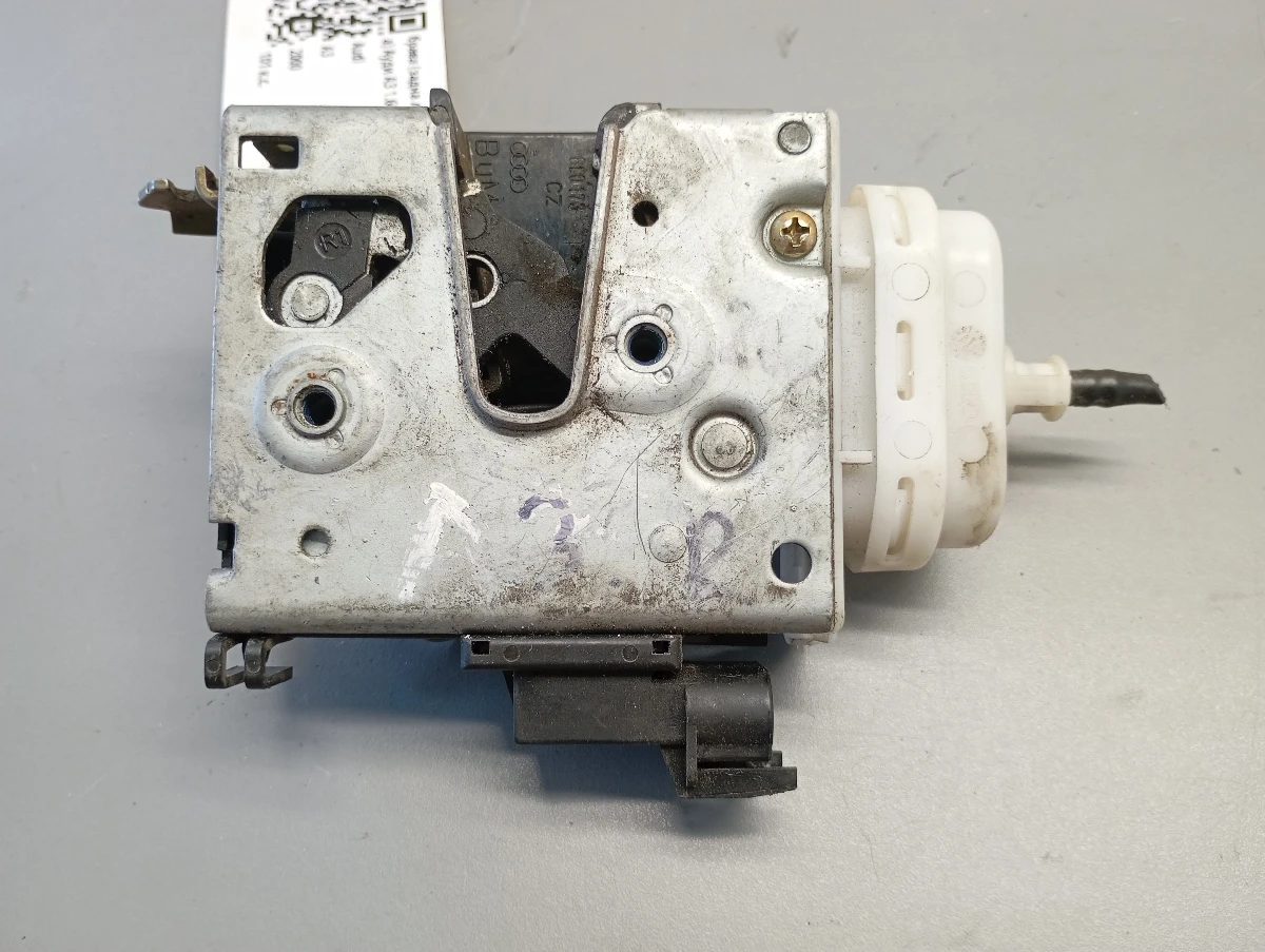 брава (задна лява) Ауди А3 1.6б