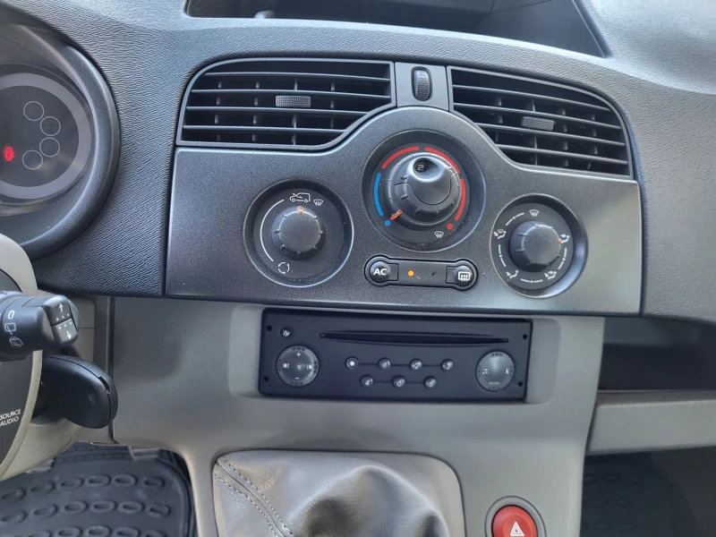 Renault Kangoo 1.6, снимка 12 - Автомобили и джипове - 46589639