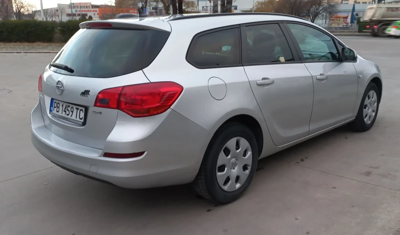 Opel Astra 1.7CDTI, снимка 5 - Автомобили и джипове - 48436841