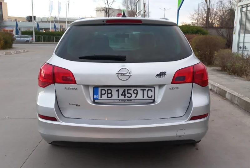 Opel Astra 1.7CDTI, снимка 6 - Автомобили и джипове - 48436841