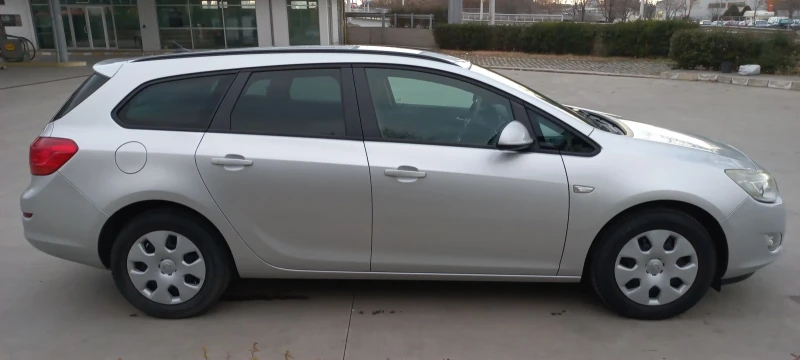 Opel Astra 1.7CDTI, снимка 4 - Автомобили и джипове - 48436841