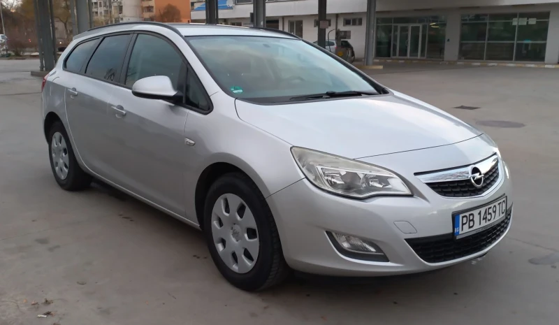 Opel Astra 1.7CDTI, снимка 3 - Автомобили и джипове - 48436841