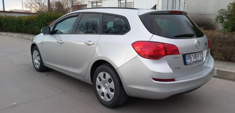 Opel Astra 1.7CDTI, снимка 7 - Автомобили и джипове - 48436841