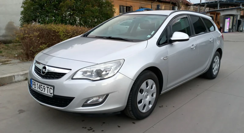 Opel Astra 1.7CDTI, снимка 1 - Автомобили и джипове - 48436841