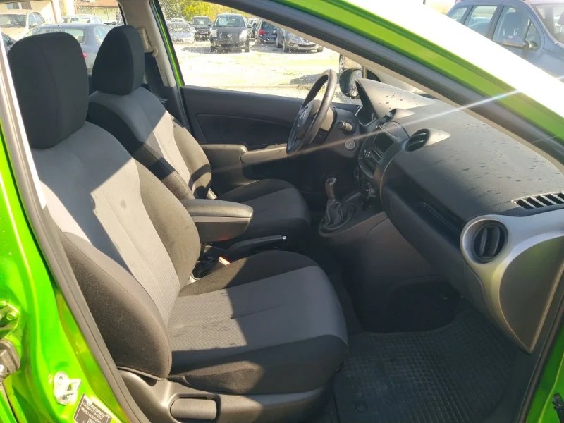 Mazda 2 13b., снимка 8 - Автомобили и джипове - 48903483