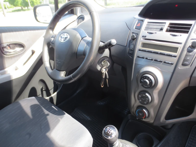 Toyota Yaris 1.4 D-4D* 6Sk.* , снимка 14 - Автомобили и джипове - 50399872