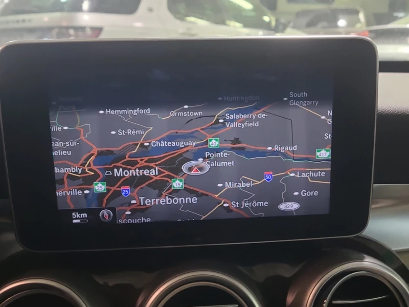 Mercedes-Benz C 300 * АВТО КРЕДИТ* ЦЕНА ДО БГ * СЕРВИЗНА ИСТОРИЯ * , снимка 9 - Автомобили и джипове - 52624883