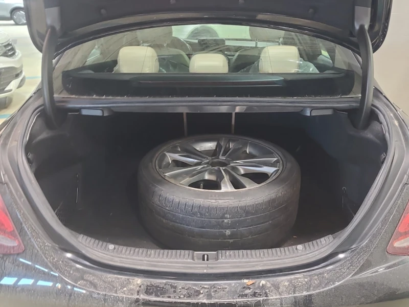 Mercedes-Benz C 300 * АВТО КРЕДИТ* ЦЕНА ДО БГ * СЕРВИЗНА ИСТОРИЯ * , снимка 15 - Автомобили и джипове - 52624883