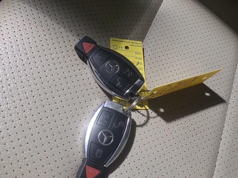 Mercedes-Benz C 300 * АВТО КРЕДИТ* ЦЕНА ДО БГ * СЕРВИЗНА ИСТОРИЯ * , снимка 13 - Автомобили и джипове - 52624883