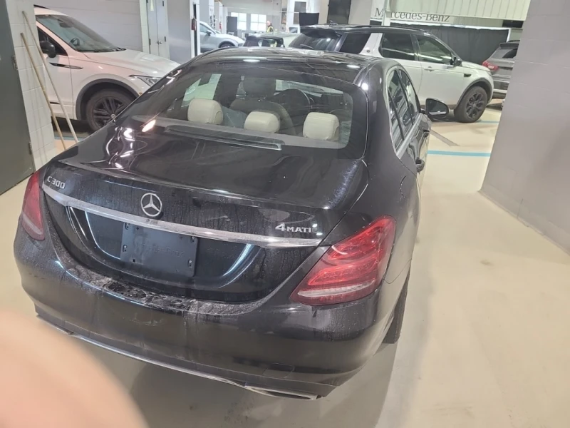 Mercedes-Benz C 300 * АВТО КРЕДИТ* ЦЕНА ДО БГ * СЕРВИЗНА ИСТОРИЯ * , снимка 3 - Автомобили и джипове - 52624883