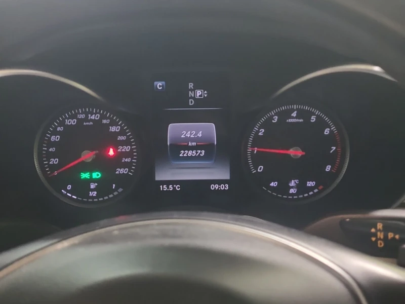 Mercedes-Benz C 300 * АВТО КРЕДИТ* ЦЕНА ДО БГ * СЕРВИЗНА ИСТОРИЯ * , снимка 8 - Автомобили и джипове - 52624883