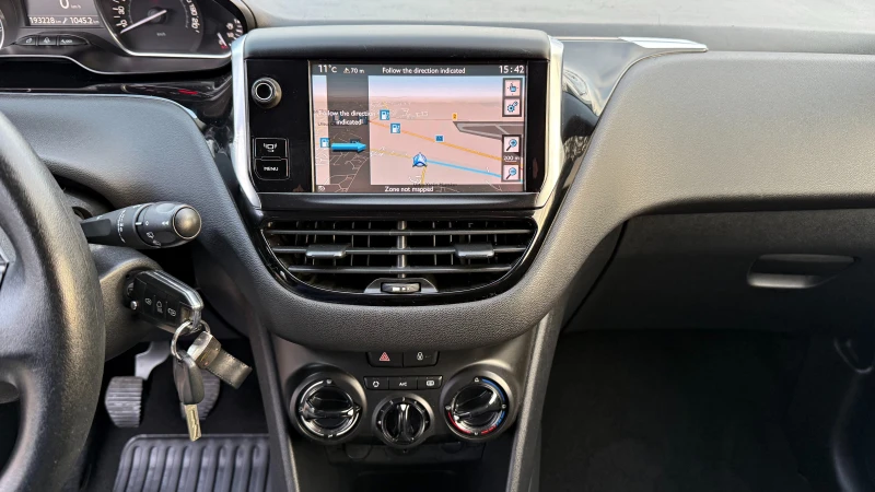 Peugeot 208 1.4HDI НАВИ ЕВРО-5А, снимка 10 - Автомобили и джипове - 52886683