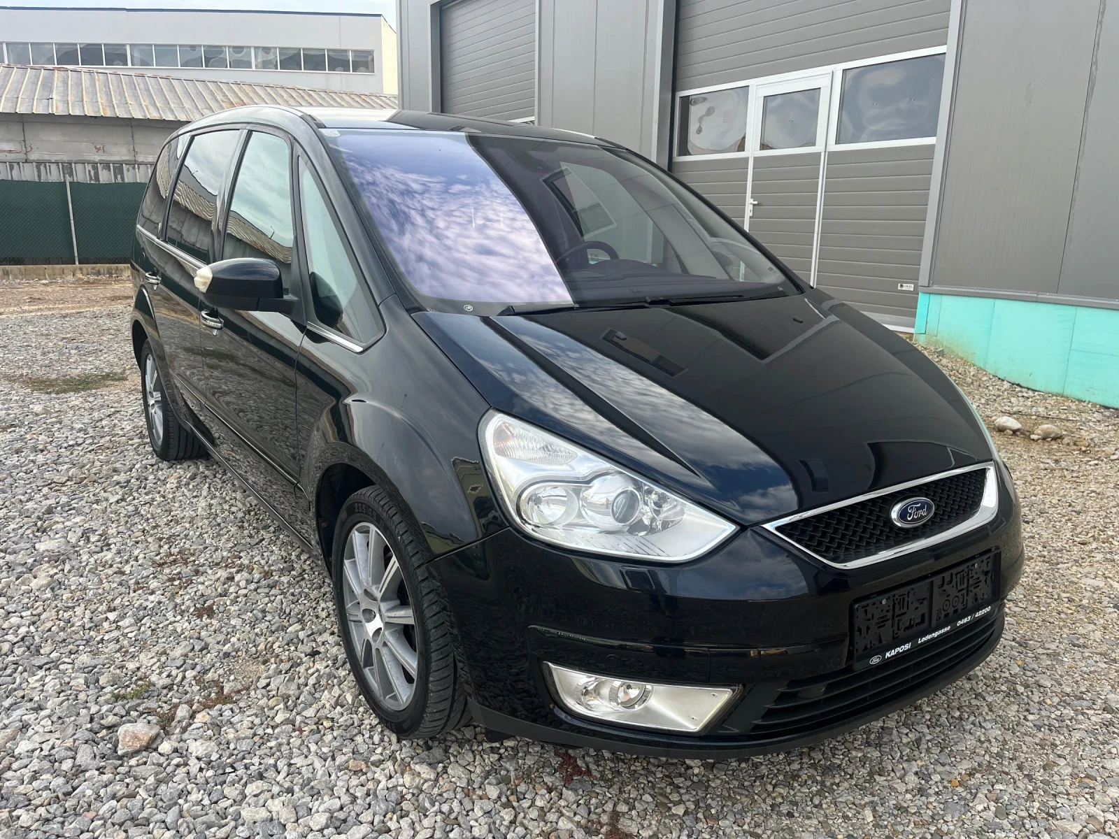 Ford Galaxy 2.0TD GHIA Automatic - изображение 2