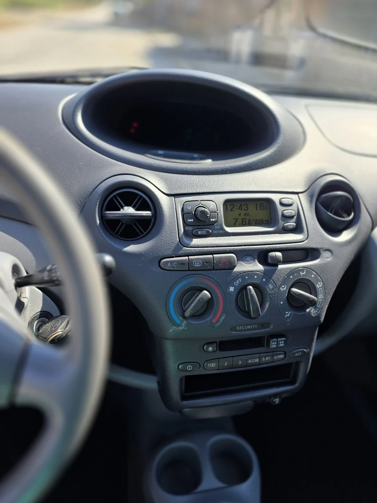 Toyota Yaris  - изображение 8