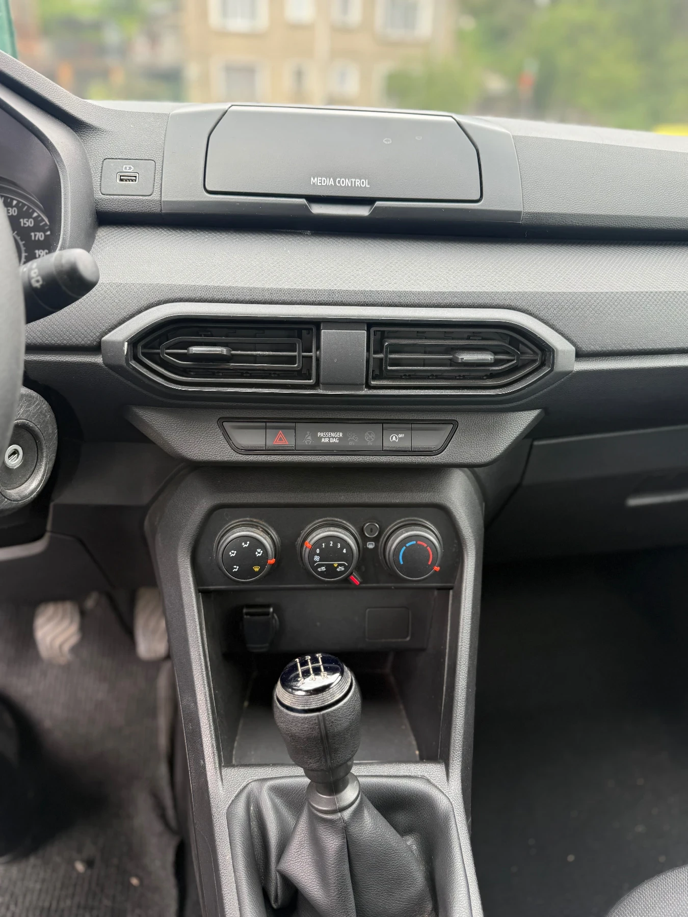 Dacia Sandero 1.0 TCe 100kc, снимка 12 - Автомобили и джипове - 53934997