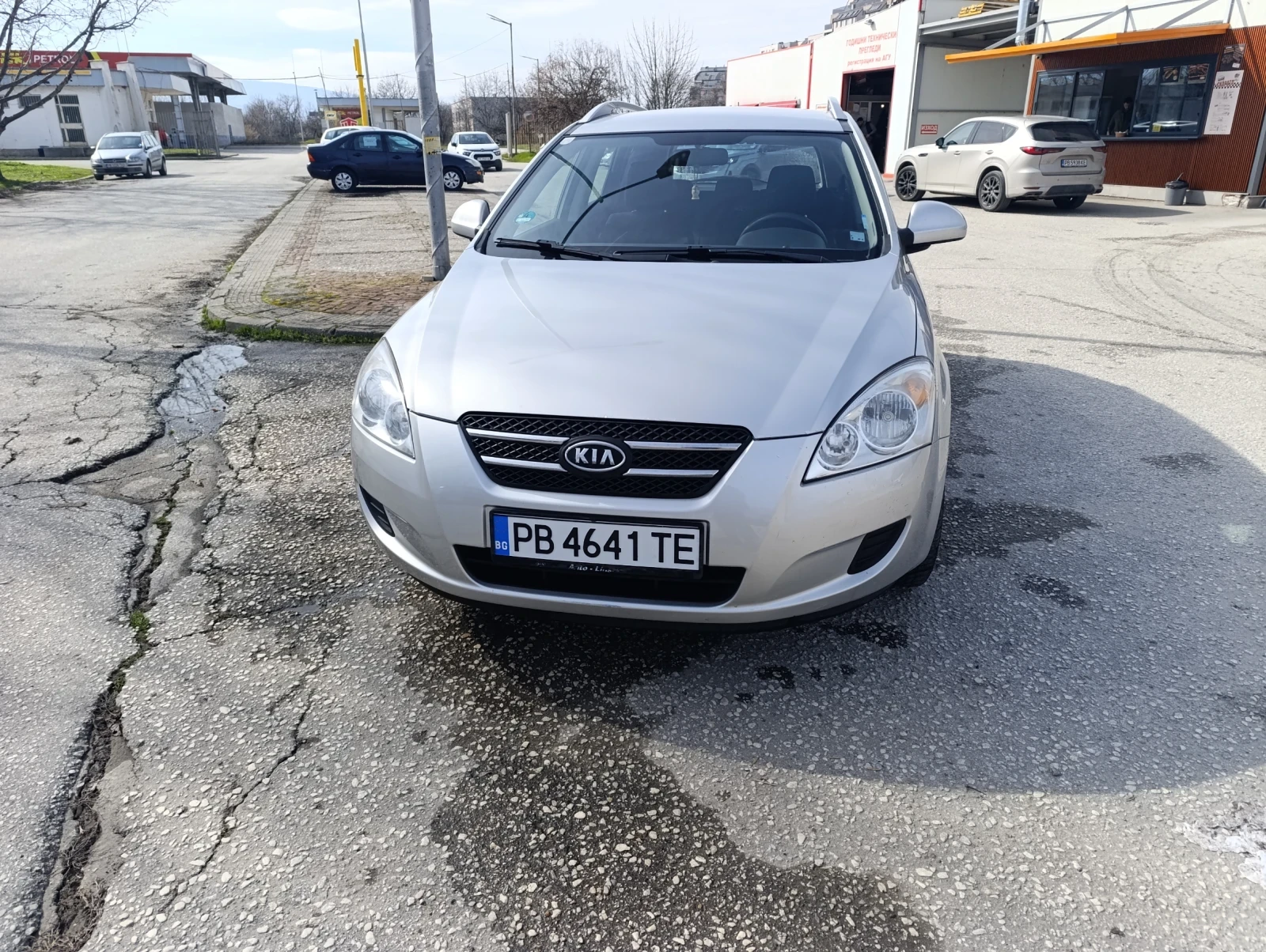 Kia Ceed 1.4i, снимка 3 - Автомобили и джипове - 54658170