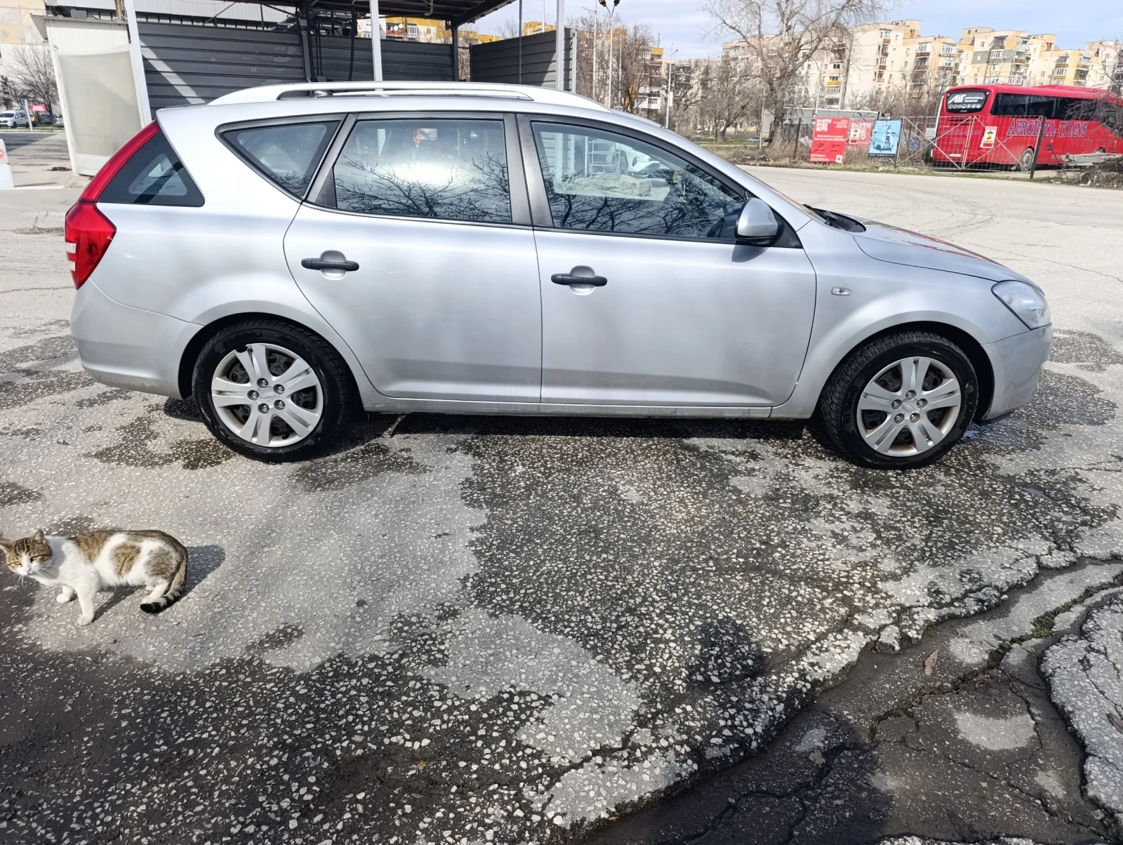 Kia Ceed 1.4i, снимка 2 - Автомобили и джипове - 54658170