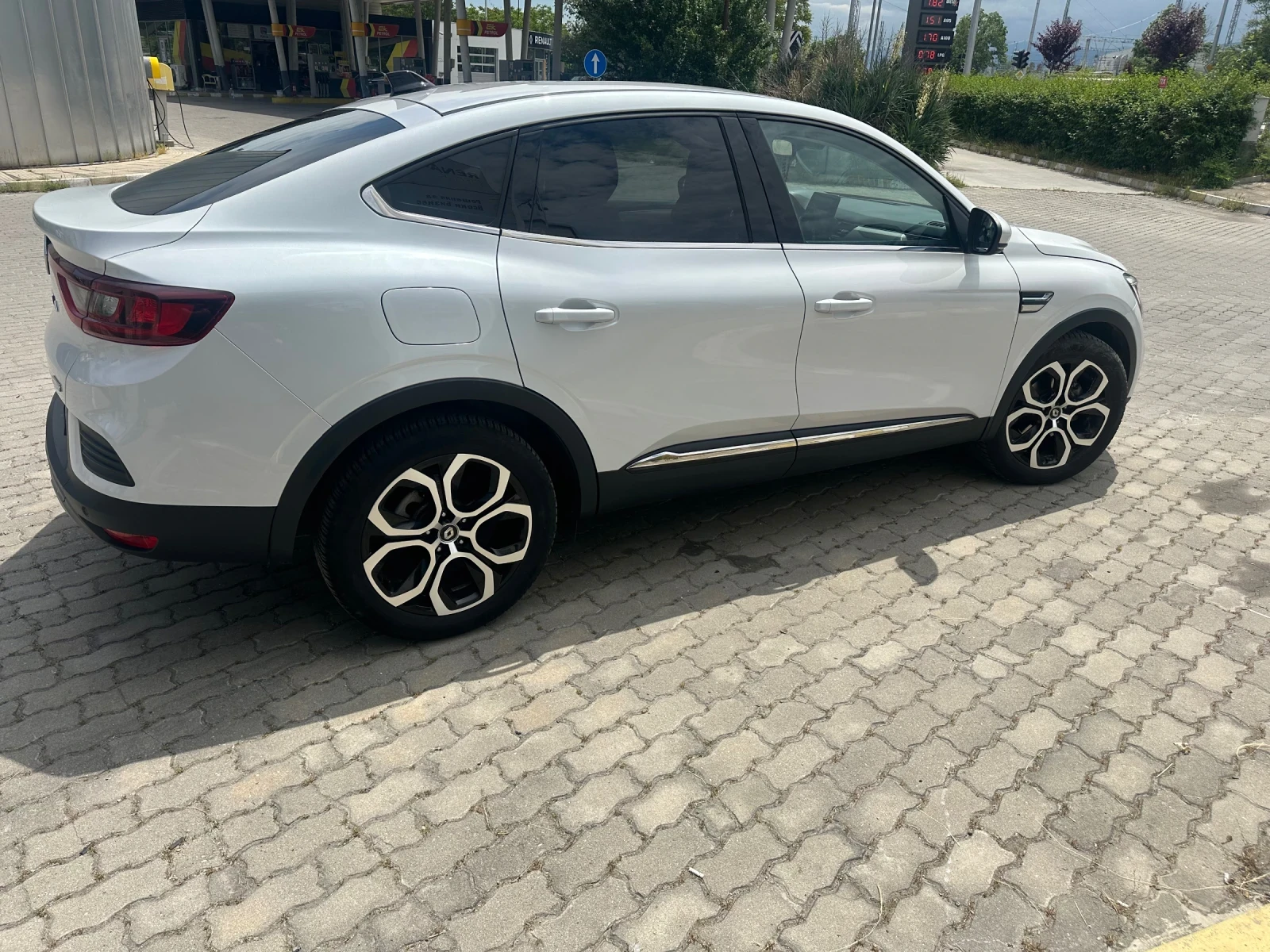 Renault Arkana 1.6 E-Tech Hybrid, снимка 7 - Автомобили и джипове - 55594919