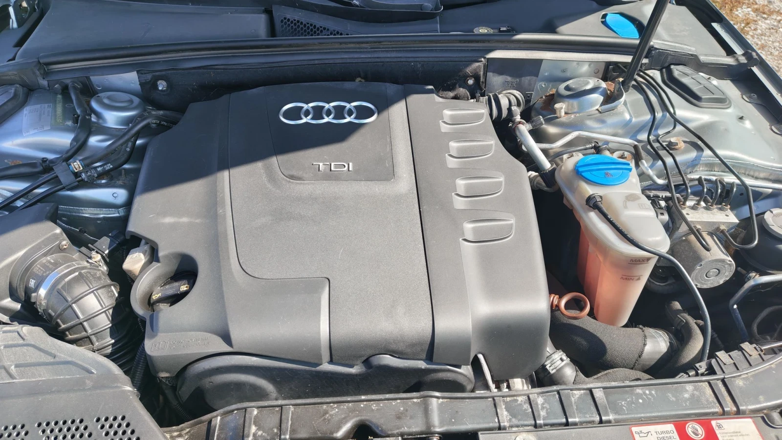 Audi A4 2.0 TDI - СЕДАН, снимка 14 - Автомобили и джипове - 56258034