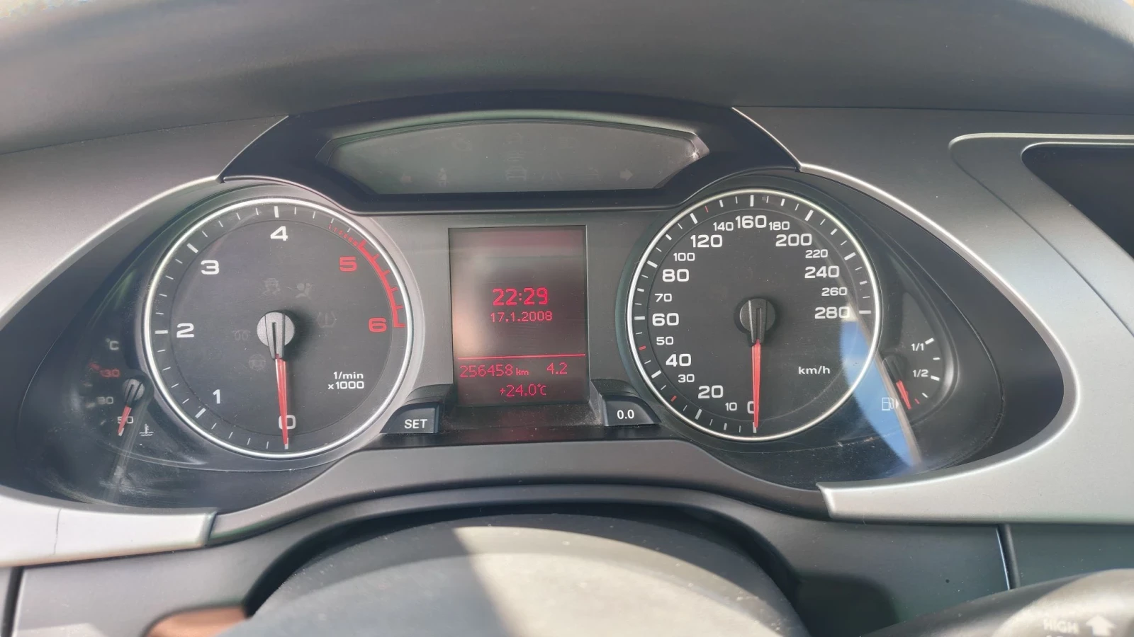 Audi A4 2.0 TDI - СЕДАН, снимка 13 - Автомобили и джипове - 56258034