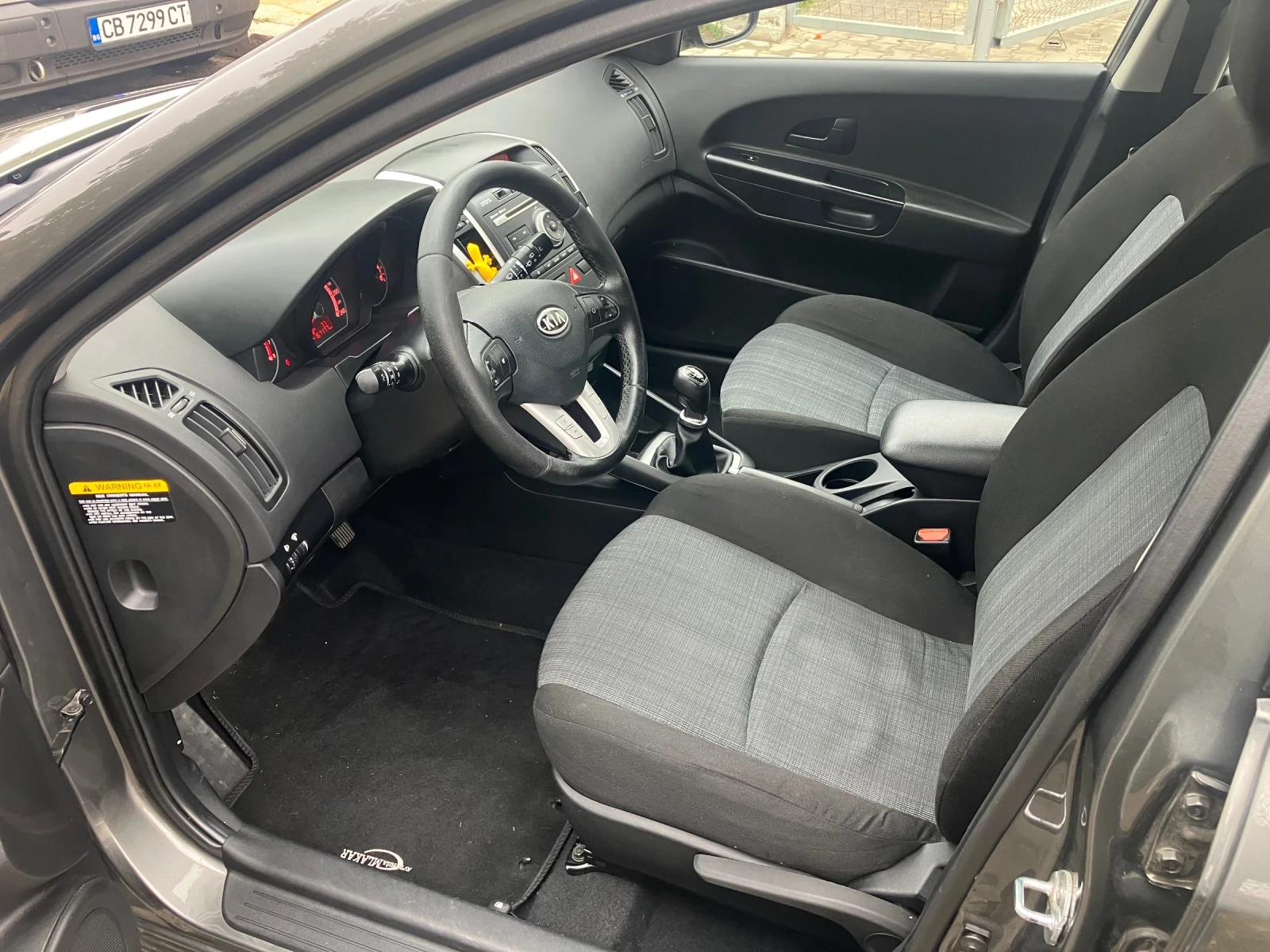 Kia Ceed 1.6/126к.с./Отличена, снимка 5 - Автомобили и джипове - 56727146