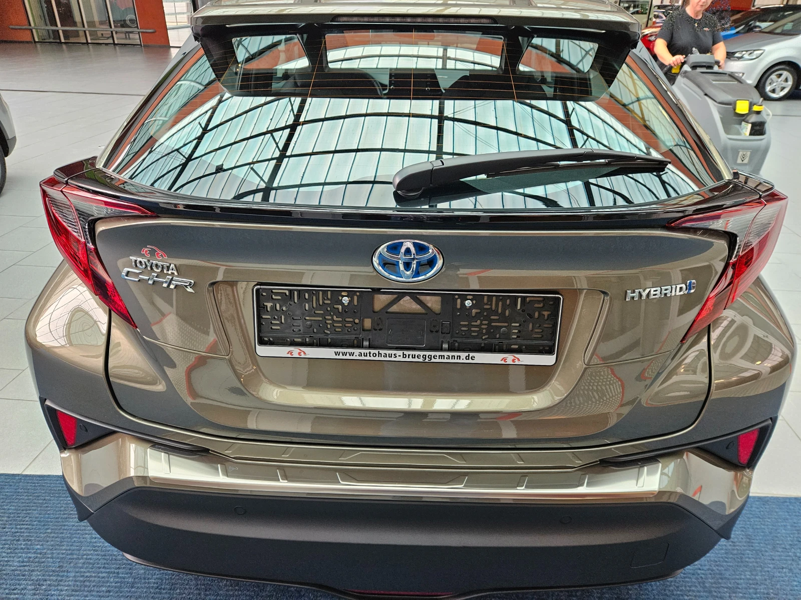 Toyota C-HR  - изображение 3