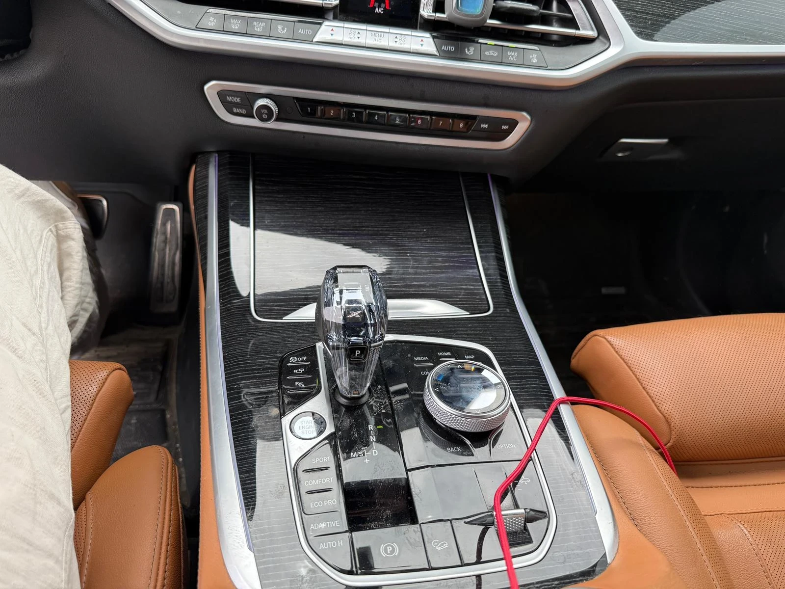 BMW X7 ДИСТРОНИК * ОБДУХВАНЕ * SKY LOUNGE * SWAROVSKI, снимка 7 - Автомобили и джипове - 54577341