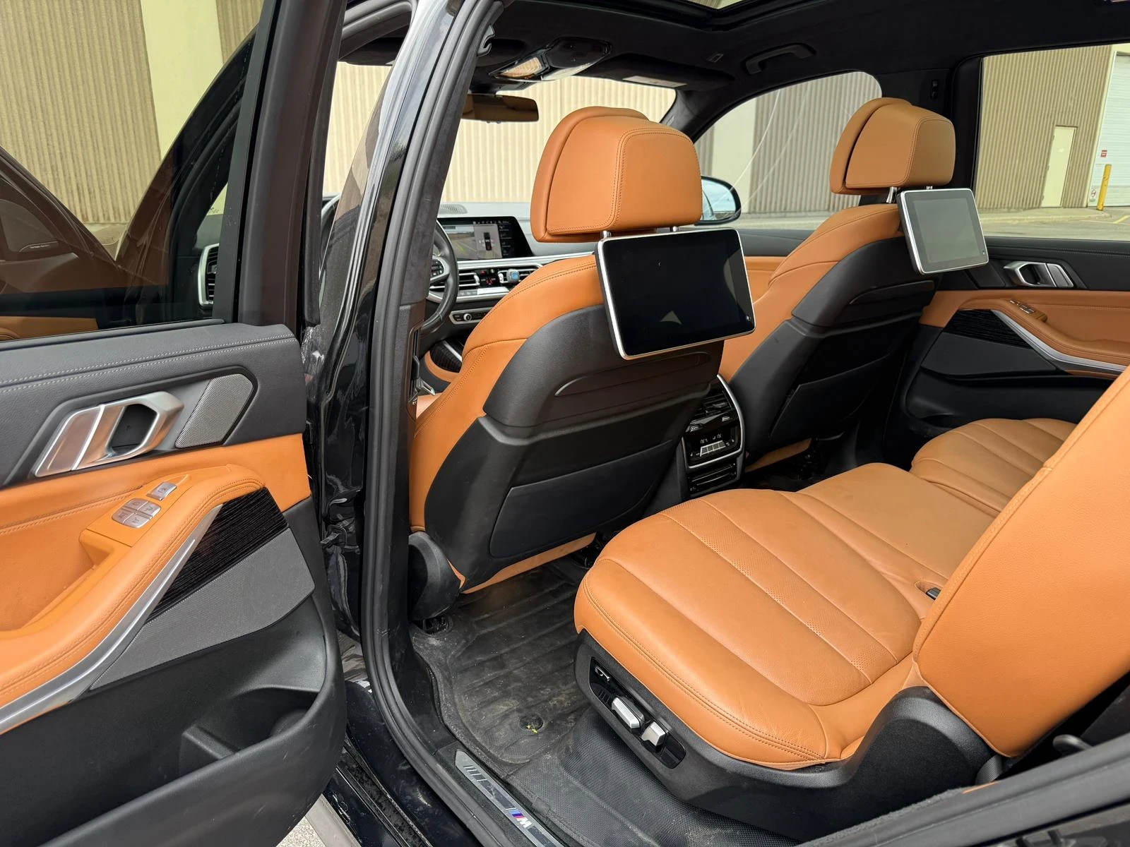 BMW X7 ДИСТРОНИК * ОБДУХВАНЕ * SKY LOUNGE * SWAROVSKI, снимка 11 - Автомобили и джипове - 54577341