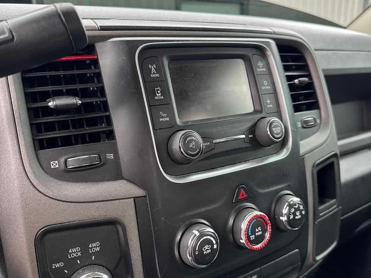 Dodge RAM 1500 Express | CARFAX | БЕЗ ПЪРВОНАЧАЛНА ВНОСКА, снимка 10 - Автомобили и джипове - 55179953
