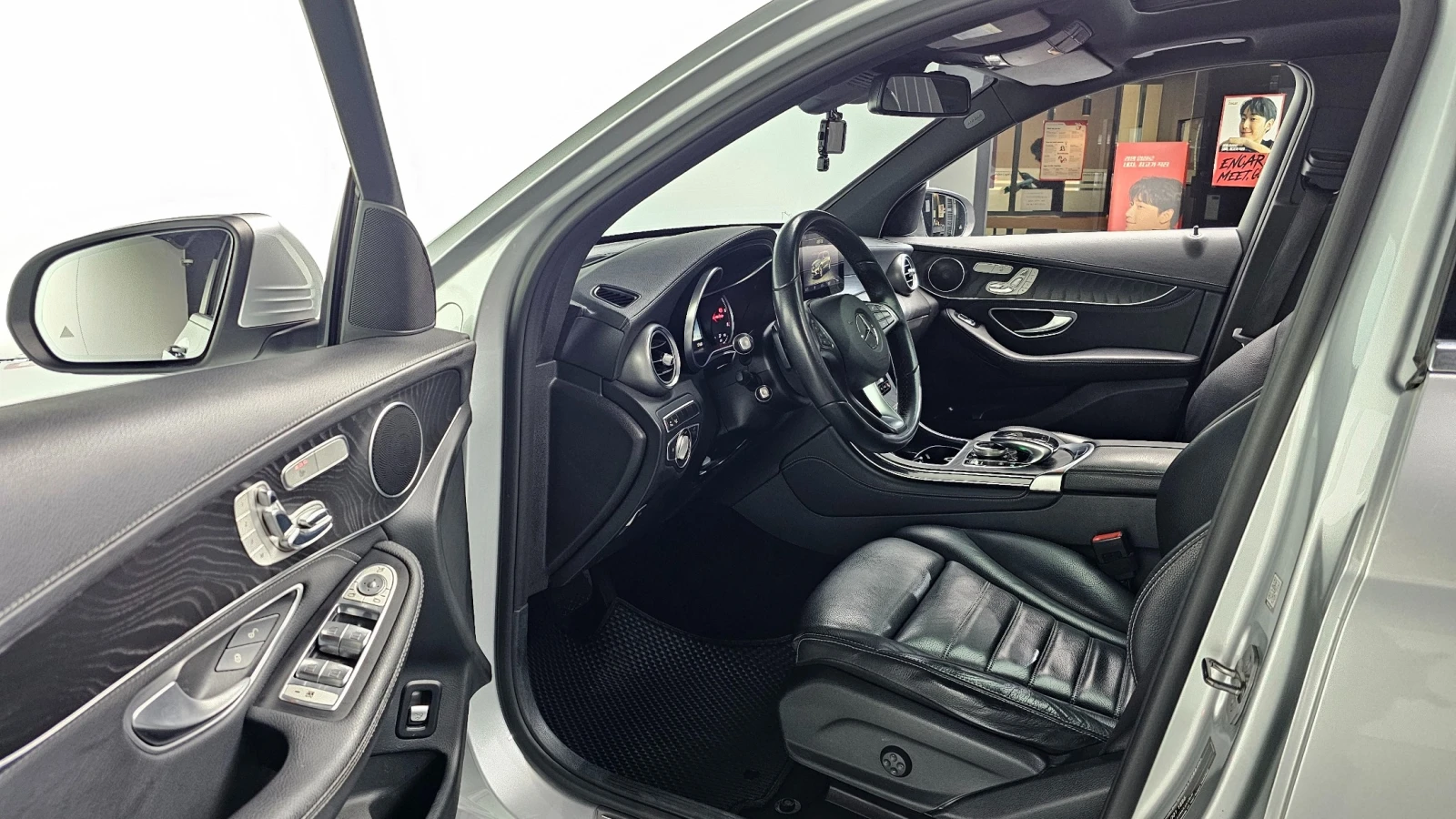 Mercedes-Benz GLC 220 4MATIC Premium | Панорама | HUD | Памет | Подгрев, снимка 9 - Автомобили и джипове - 55466434