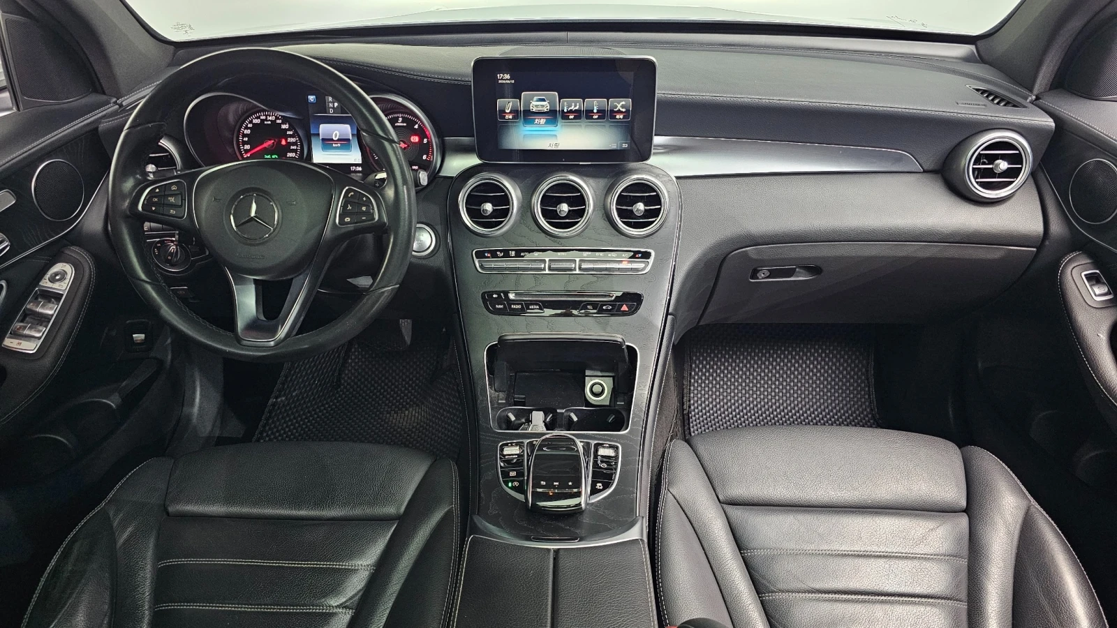 Mercedes-Benz GLC 220 4MATIC Premium | Панорама | HUD | Памет | Подгрев, снимка 7 - Автомобили и джипове - 55466434