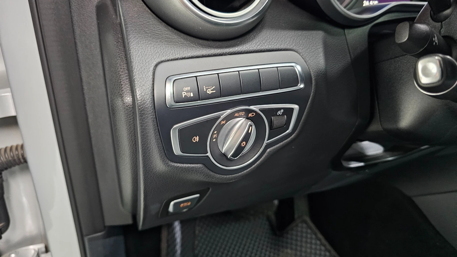 Mercedes-Benz GLC 220 4MATIC Premium | Панорама | HUD | Памет | Подгрев, снимка 17 - Автомобили и джипове - 55466434