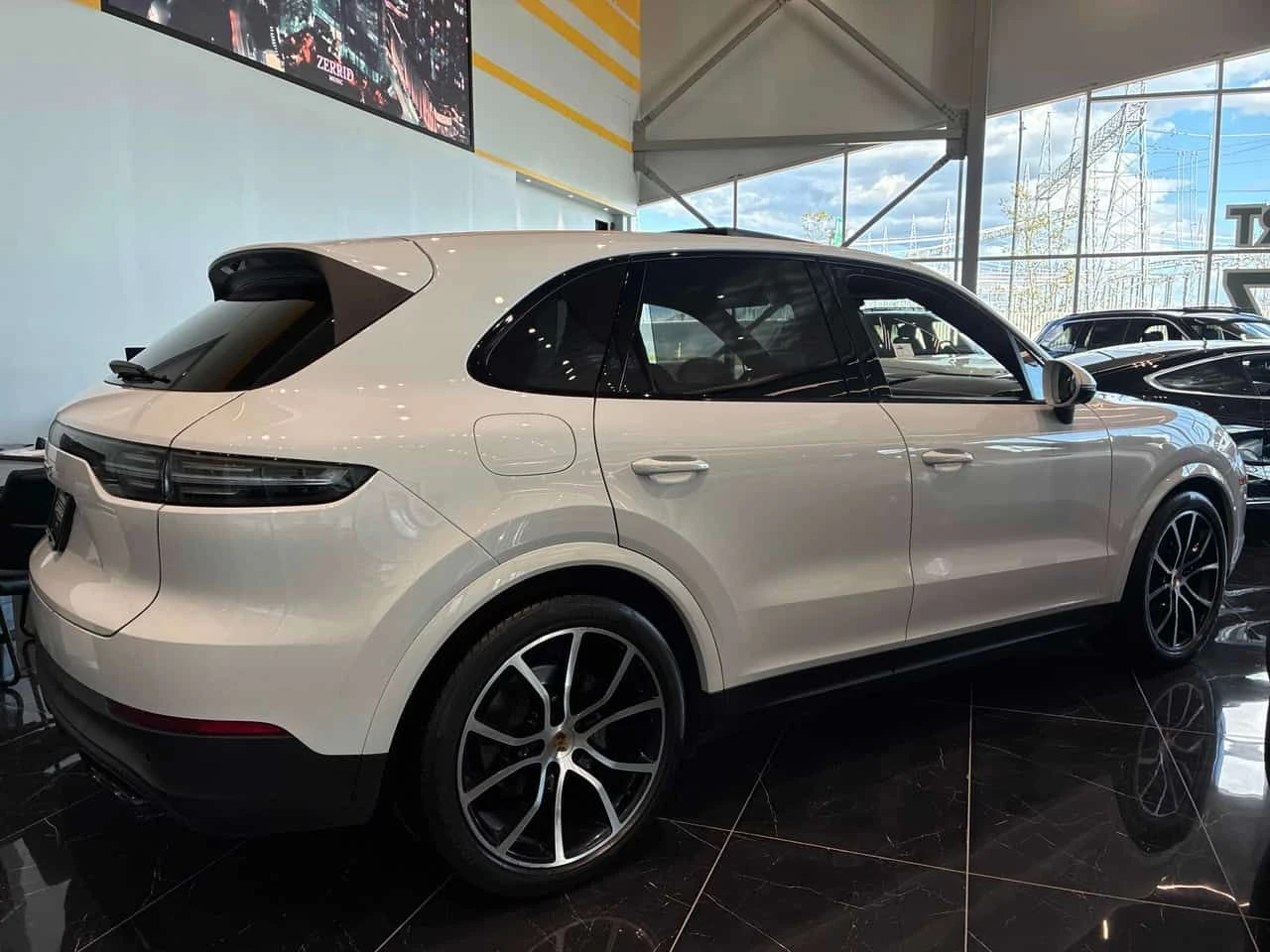 Porsche Cayenne S Distronic | Extended Leather  CARFAX, снимка 3 - Автомобили и джипове - 55700587