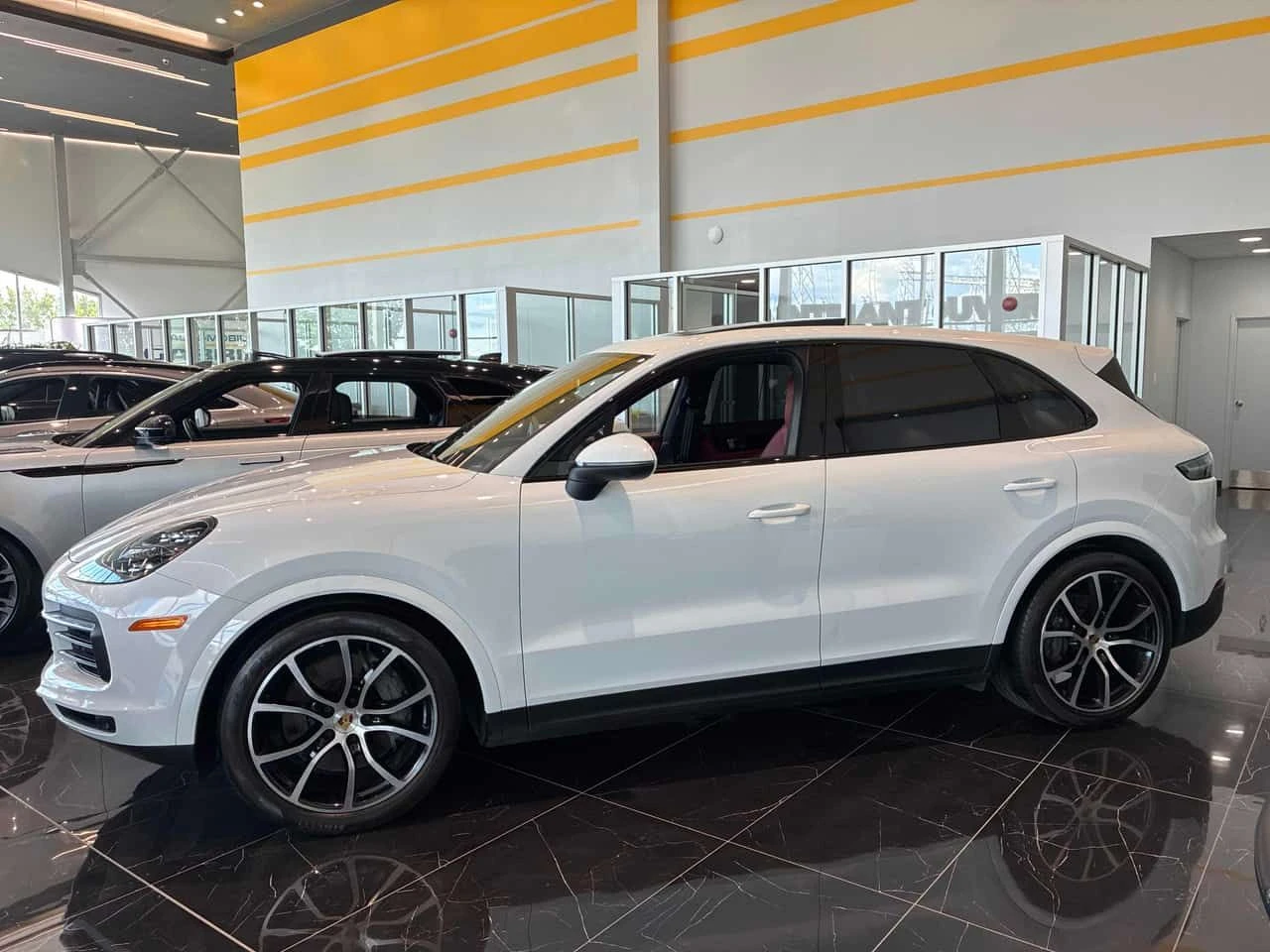 Porsche Cayenne S Distronic | Extended Leather  CARFAX, снимка 2 - Автомобили и джипове - 55700587