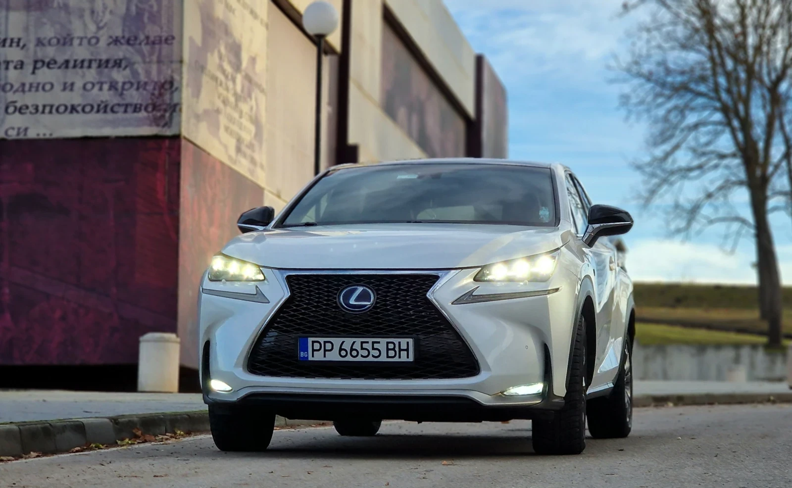 Lexus NX 300h, снимка 2 - Автомобили и джипове - 56232087