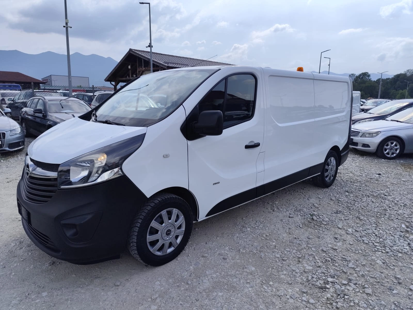 Opel Vivaro 1.6 дизел Италия.MAXI
