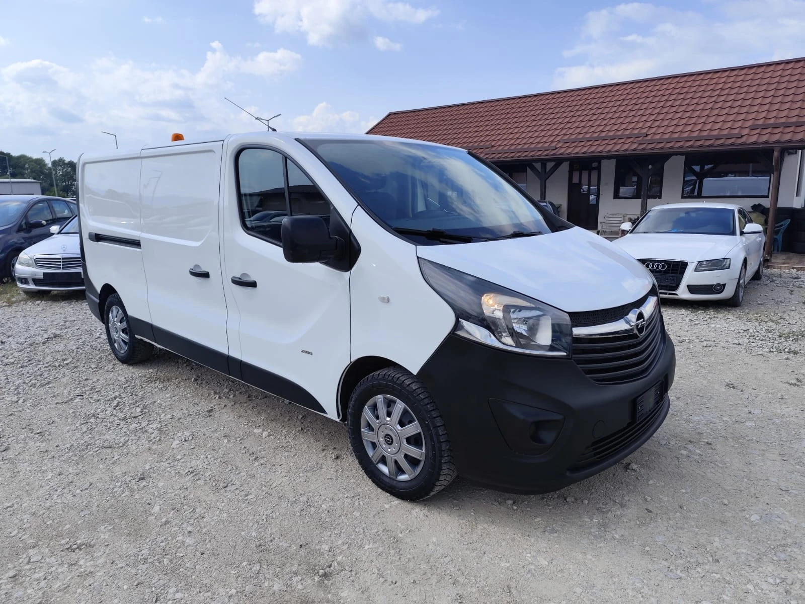 Opel Vivaro 1.6 дизел Италия.MAXI, снимка 3 - Бусове и автобуси - 55161236