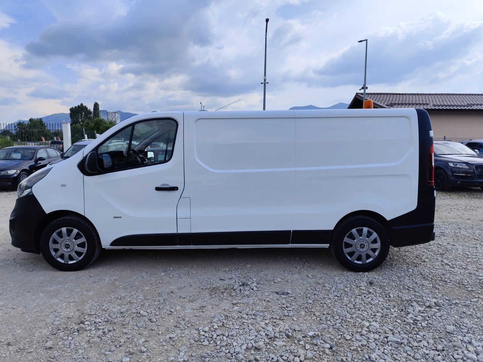 Opel Vivaro 1.6 дизел Италия.MAXI, снимка 11 - Бусове и автобуси - 55161236
